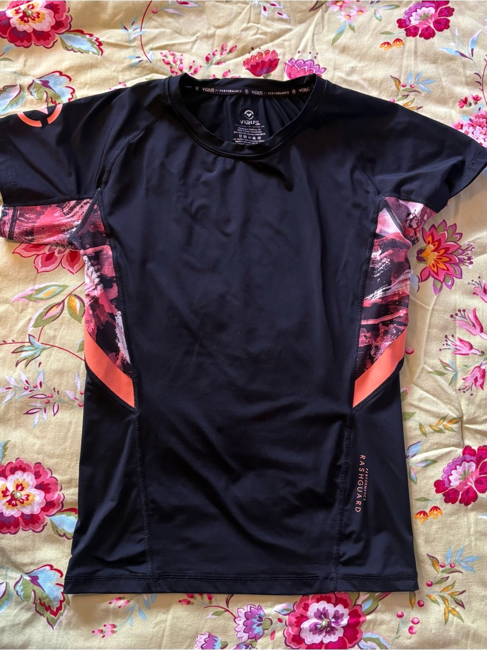 Virus performance Black graphic rashguard large 23”x16” GUC